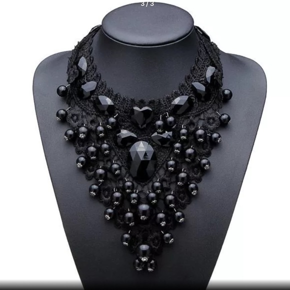 Last one! Stunning Black & Lace Crystals Necklace - Picture 2 of 3